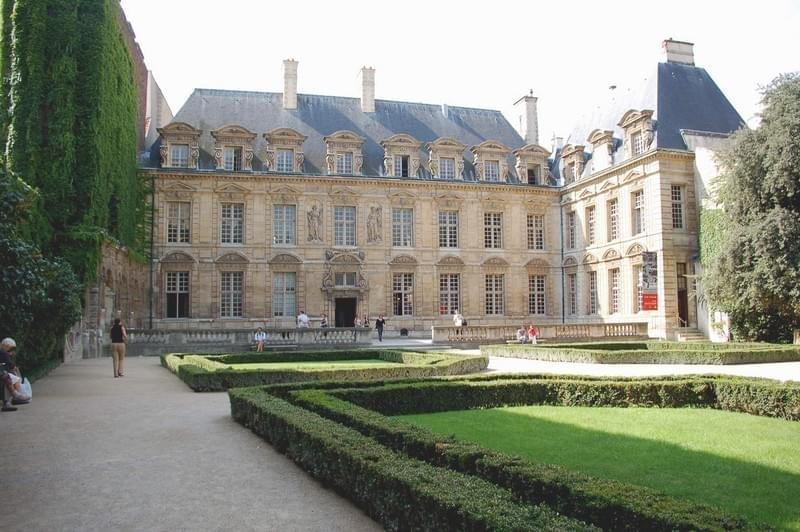 Hotel de Sully